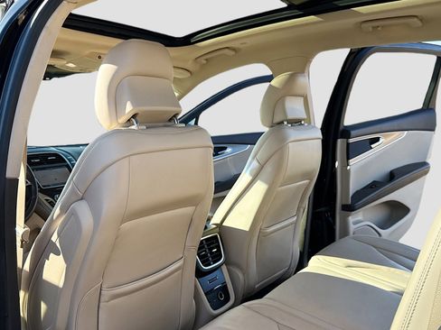 Used 2019 Lincoln Nautilus Select image 6