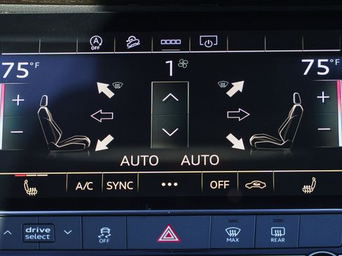 Certified 2025 Audi Q7 2.0T Premium w/ Convenience Plus Package image 12