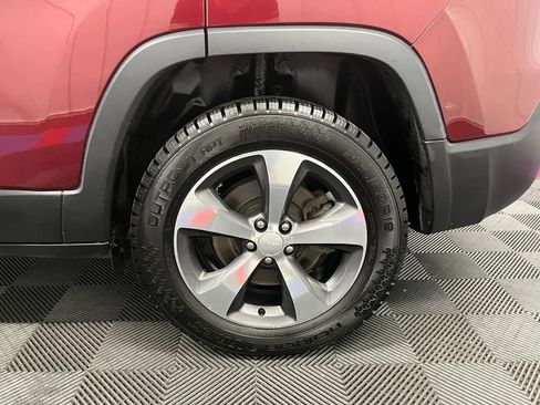 Used 2019 Jeep Cherokee Limited AWD/4WD image 26