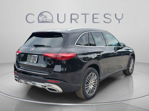 Used 2026 Mercedes-Benz GLC 300 image 3