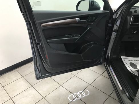 Used 2023 Audi Q5 2.0T Premium w/ Convenience Package AWD/4WD image 8