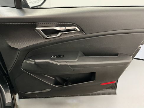 Used 2025 Kia Sportage LX image 32