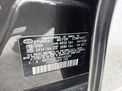 Used 2024 Genesis G70 2.5T image 46