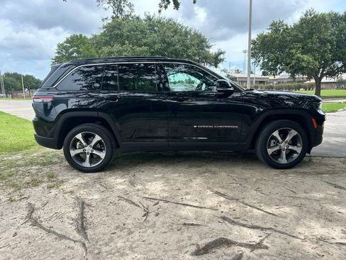 Used 2025 Jeep Grand Cherokee Limited RWD image 16
