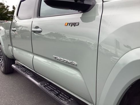 Used 2022 Toyota Tacoma TRD Sport w/ TRD Premium Sport Package AWD/4WD image 40