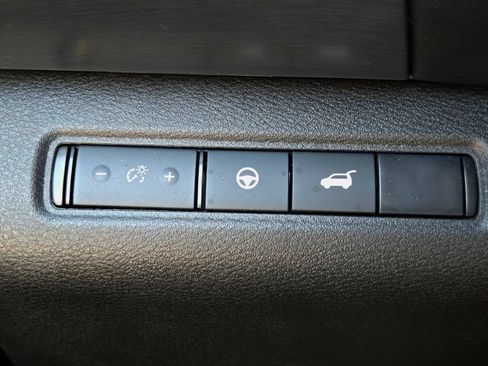 Used 2025 Nissan Pathfinder SL AWD/4WD image 31