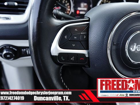 Used 2018 Jeep Compass Latitude FWD image 25