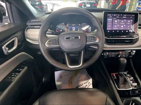 Used 2025 Jeep Compass Limited AWD/4WD image 5