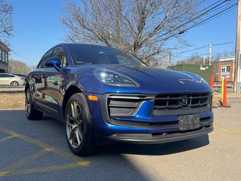 Used 2025 Porsche Macan Base image 7