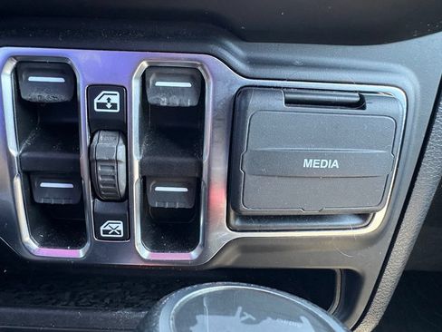 Used 2021 Jeep Wrangler Unlimited Sport AWD/4WD image 25