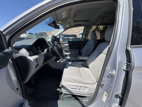 Used 2017 Honda Pilot Touring image 9