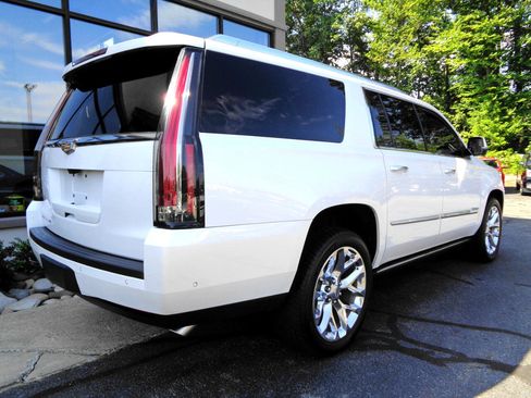 Used 2019 Cadillac Escalade ESV Platinum image 5