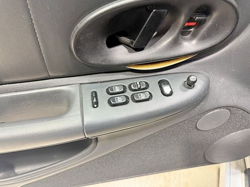 Used 1997 Oldsmobile Cutlass Supreme SL image 25