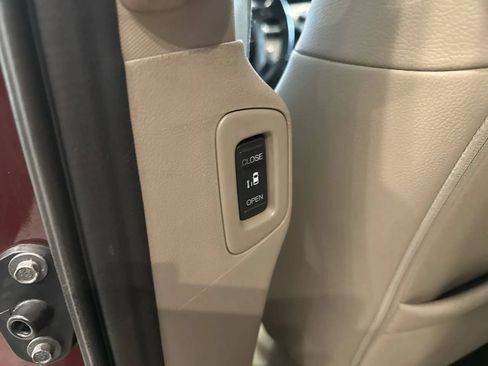 Used 2016 Honda Odyssey Touring Elite image 28