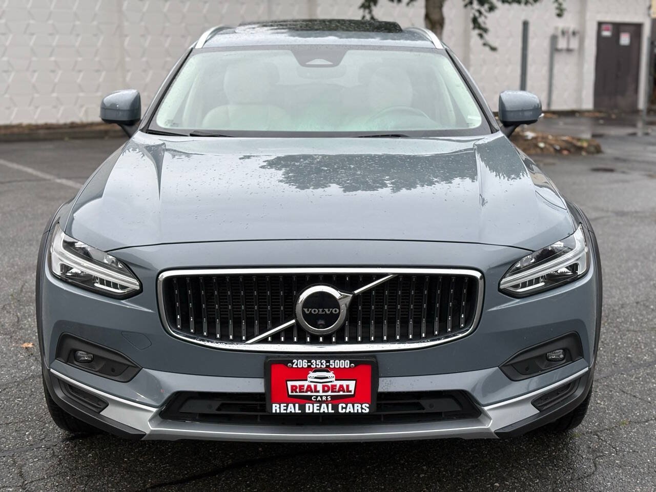 Used 2022 Volvo V90 B6 Cross Country w/ Advanced Package AWD/4WD image 2
