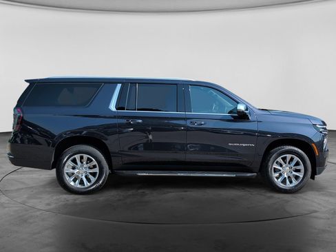 Used 2025 Chevrolet Suburban Premier AWD/4WD image 8