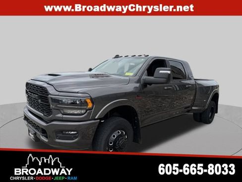 Used 2024 RAM 3500 Limited AWD/4WD image 3