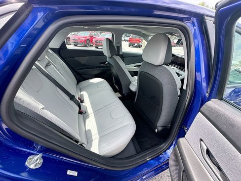 Used 2021 Hyundai Elantra Limited FWD image 28