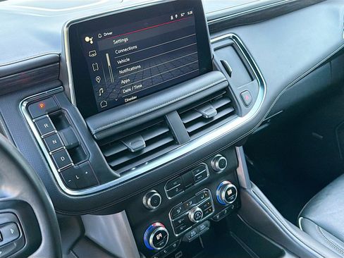 Used 2023 GMC Yukon SLT image 28