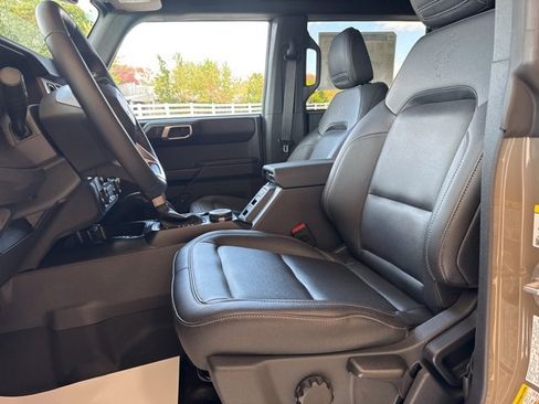 New 2025 Ford Bronco Badlands image 4