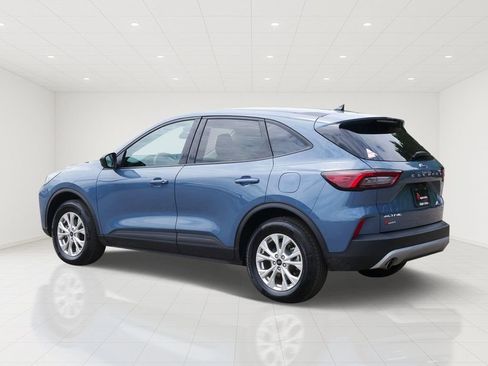 Certified 2025 Ford Escape Active w/ Cold Weather Package AWD/4WD image 5