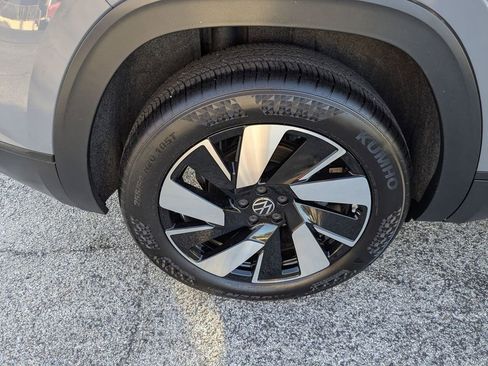 Used 2025 Volkswagen Atlas Cross Sport SE image 33