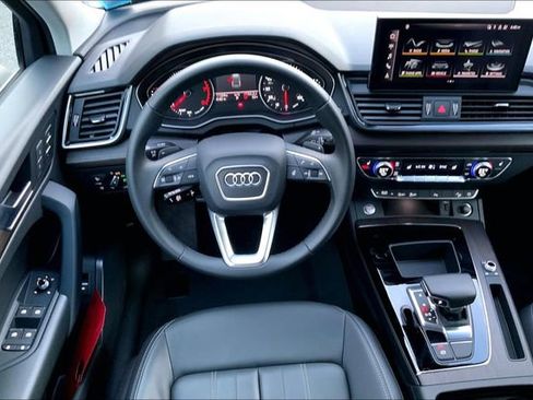 Used 2023 Audi Q5 2.0T Premium w/ Convenience Package image 5