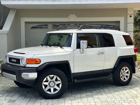 Used 2014 Toyota FJ Cruiser 4WD w/ Upgrade Package image 4