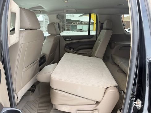 Used 2018 Chevrolet Suburban LT image 33
