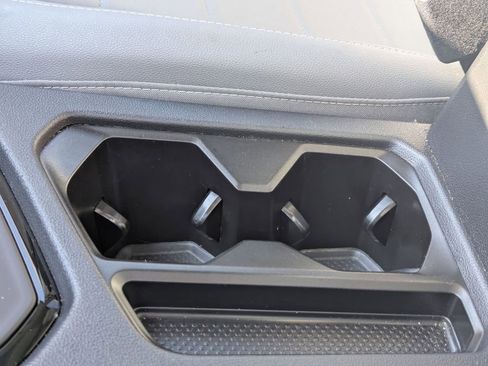 Used 2024 Volkswagen Taos SE FWD image 18