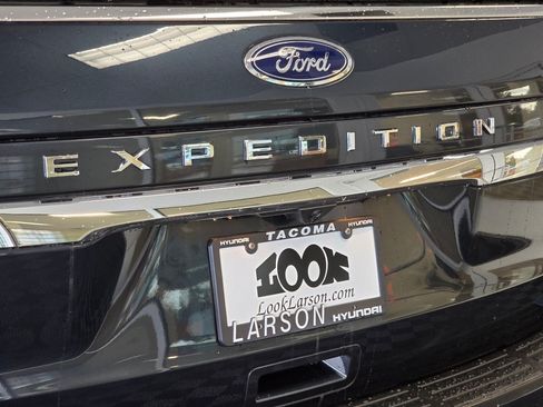 Used 2024 Ford Expedition Limited AWD/4WD image 15