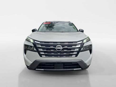 Certified 2025 Nissan Rogue SL w/ Tech Package FWD image 9