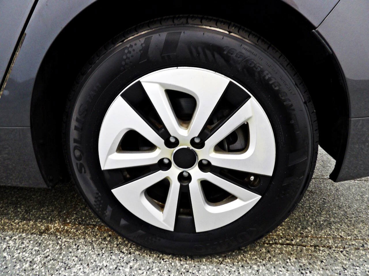 Used 2016 Toyota Prius Three FWD image 19