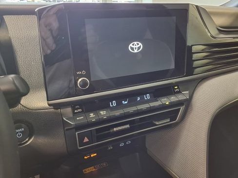 Used 2026 Toyota Camry SE w/ Convenience Package FWD image 9