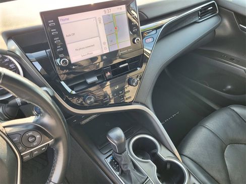 Used 2021 Toyota Camry XLE image 20