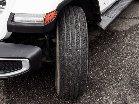 Used 2021 Jeep Gladiator Overland w/ LED Lighting Group image 40