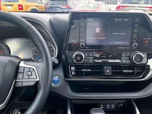 Used 2022 Toyota Highlander Bronze Edition image 6