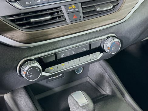 Used 2025 Nissan Altima 2.5 SV image 23