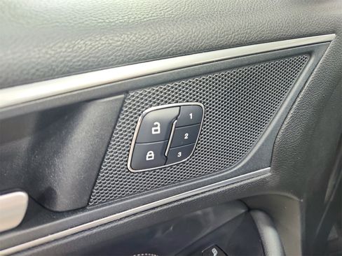 Used 2018 Ford Edge Titanium image 21