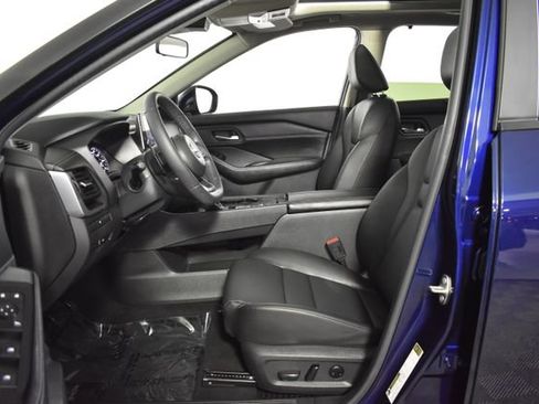 Used 2024 Nissan Rogue SV w/ SV Premium Package FWD image 11