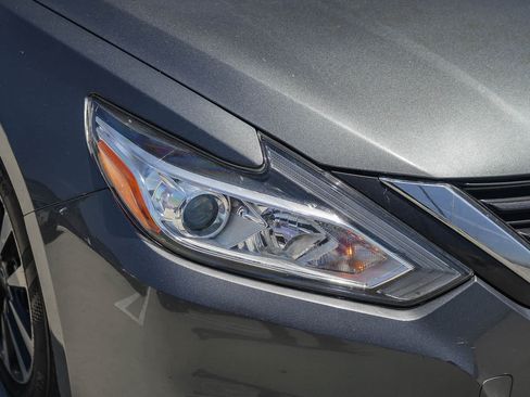 Used 2018 Nissan Altima 2.5 SV FWD image 15