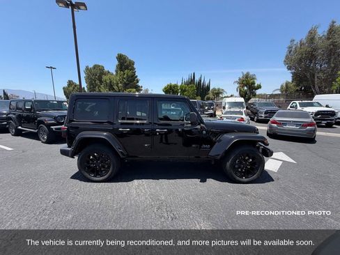 Used 2025 Jeep Wrangler Unlimited Sahara w/ Safety Group AWD/4WD image 7