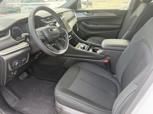 New 2026 Jeep Grand Cherokee L 2WD image 12