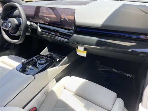 New 2025 BMW 530i image 12