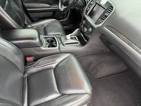 Used 2021 Chrysler 300 Touring L AWD/4WD image 36