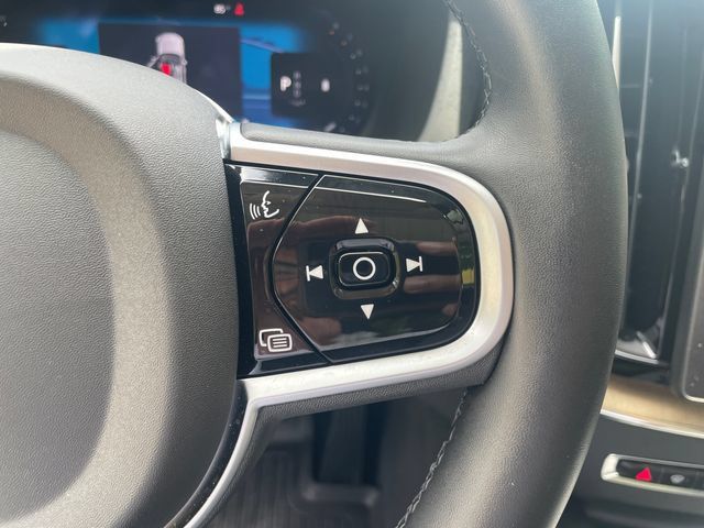 Used 2026 Volvo XC60 B5 Plus AWD/4WD image 32