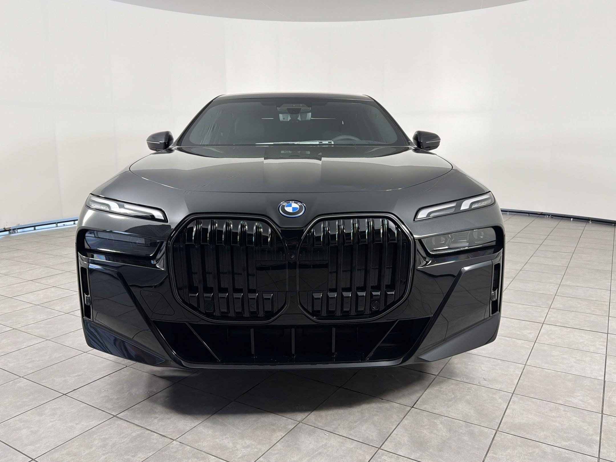 Used 2026 BMW i7 xDrive60 AWD/4WD image 5