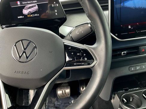 Used 2025 Volkswagen ID. Buzz Pro S RWD image 12