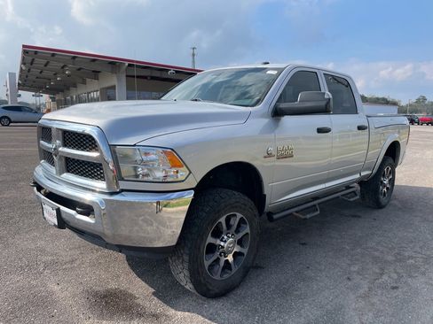 Used 2018 RAM 2500 Tradesman w/ Chrome Appearance Group image 3