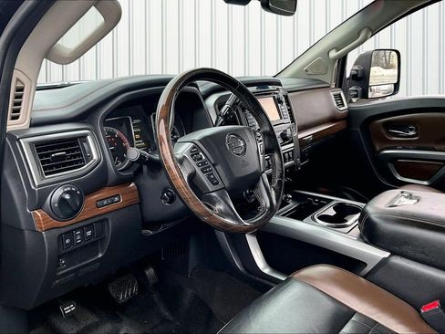 Used 2018 Nissan Titan Platinum Reserve AWD/4WD image 18
